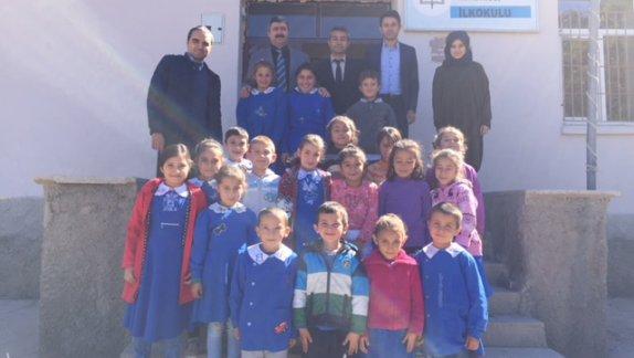 İlçe Millî Eğitim Müdürü Yükselen DURSUN ; Şube Müdürleri  Volkan AKÇA ve Nevzat BULUT ile, 05.10.2017 Perşembe günü  belde ve köylerindeki okullara ziyaretler gerçekleştirdi.