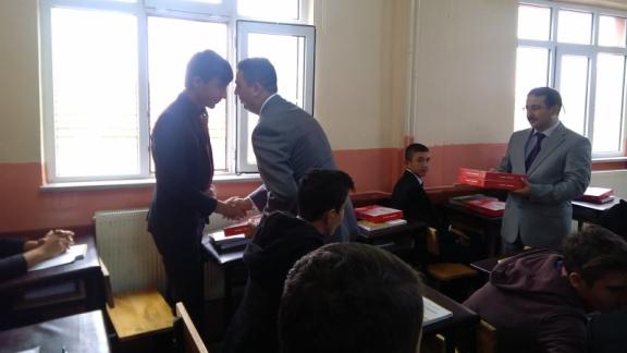 Gemerek Anadolu İmam Hatip Lisesi 10. sınıf öğrencilerine Tablet dağıtımı yapıldı